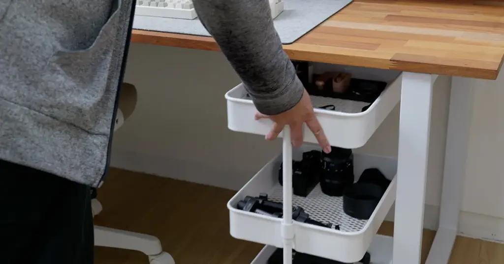 デスクの下に設置したワゴン